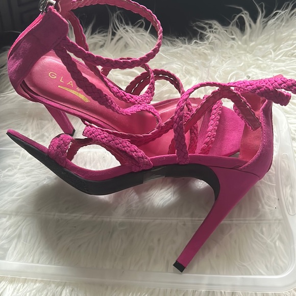 Pink 3 inch heel zipper in the back never worn - Picture 1 of 5
